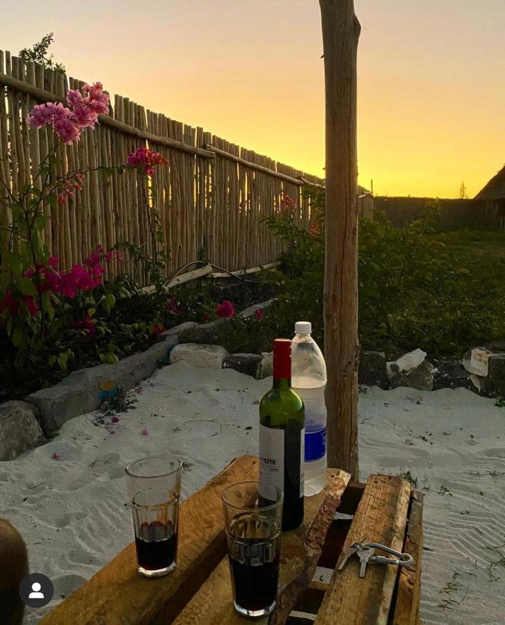 눙귀 Habibis Bottle House B&B 외부 사진