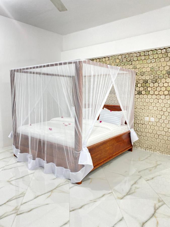 눙귀 Habibis Bottle House B&B 외부 사진