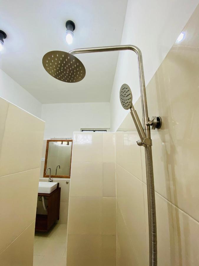 눙귀 Habibis Bottle House B&B 외부 사진