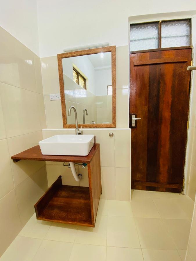 눙귀 Habibis Bottle House B&B 외부 사진