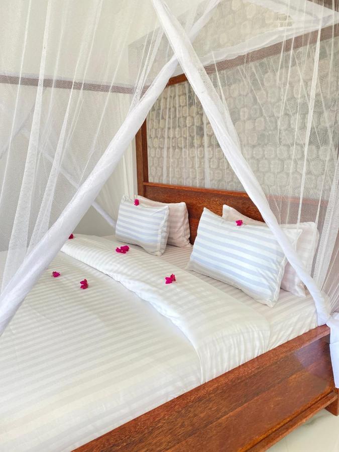 눙귀 Habibis Bottle House B&B 외부 사진
