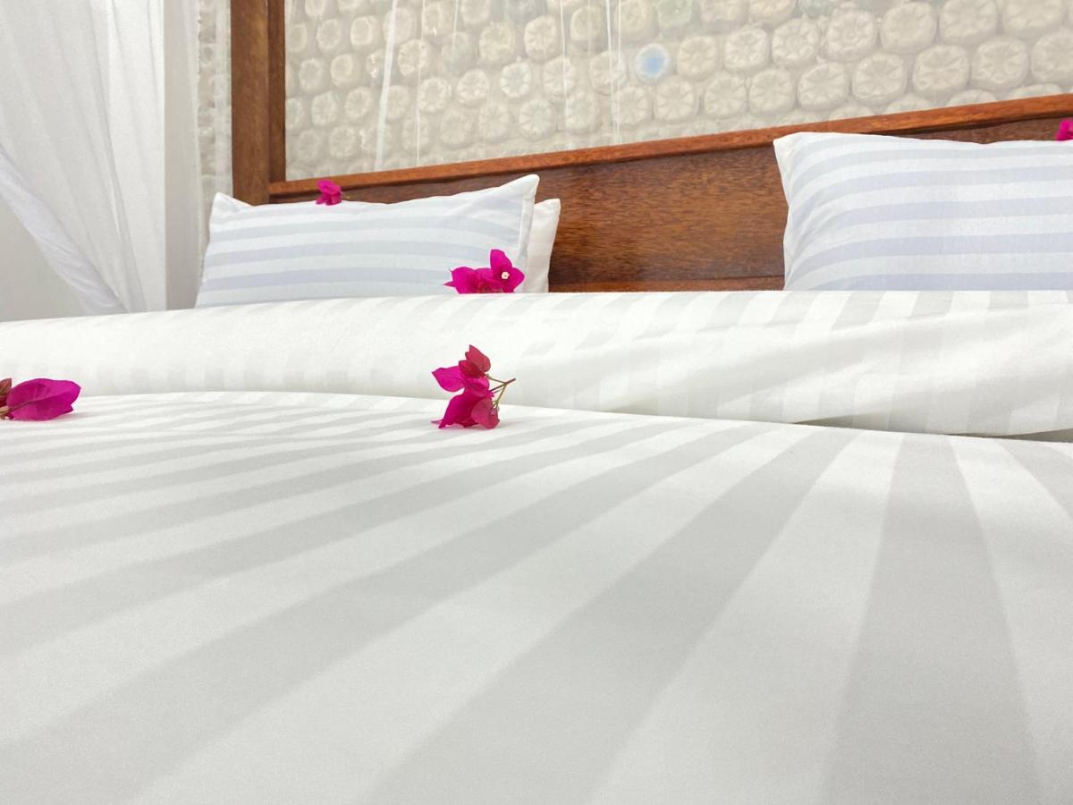눙귀 Habibis Bottle House B&B 외부 사진