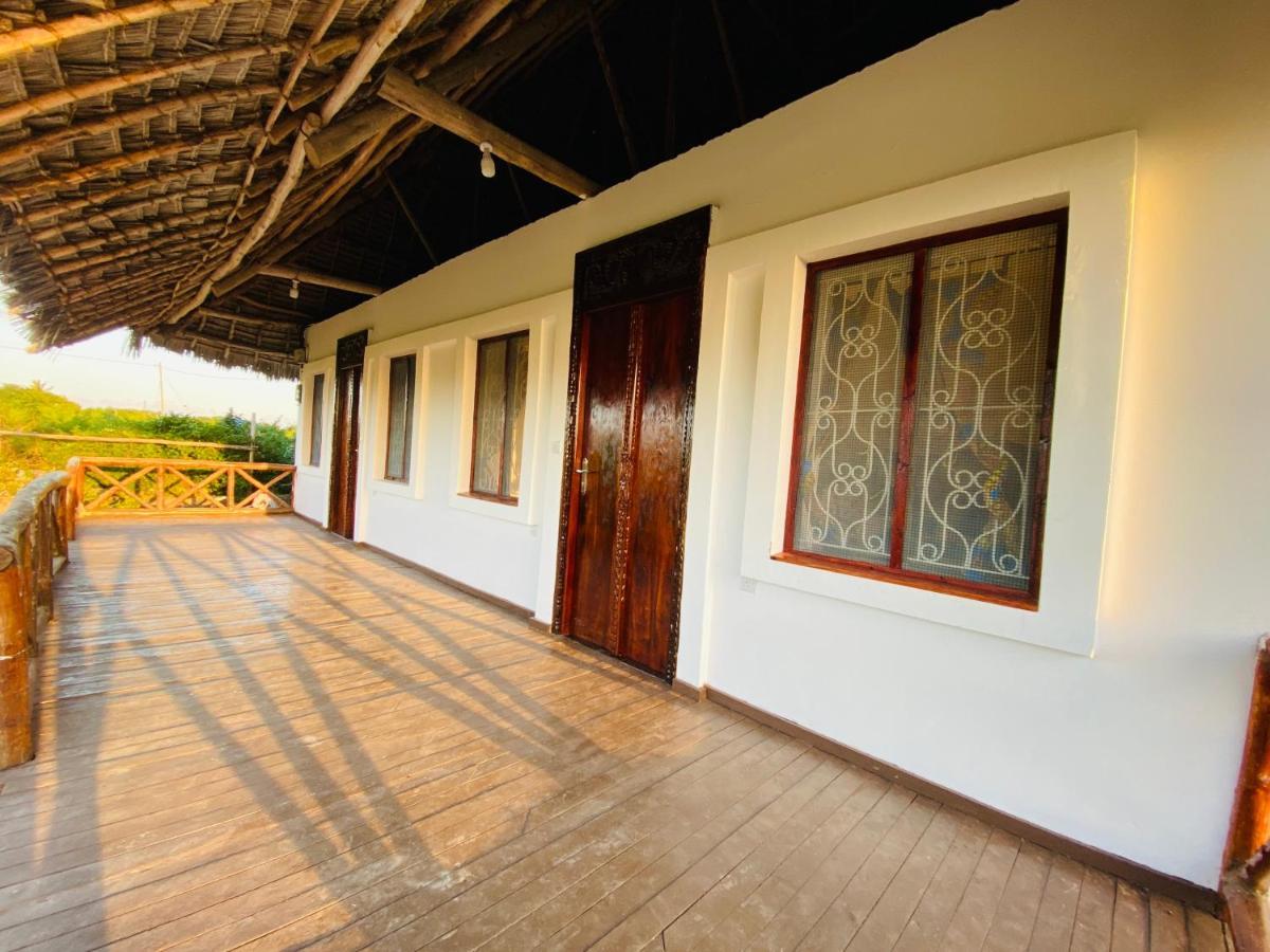 눙귀 Habibis Bottle House B&B 외부 사진