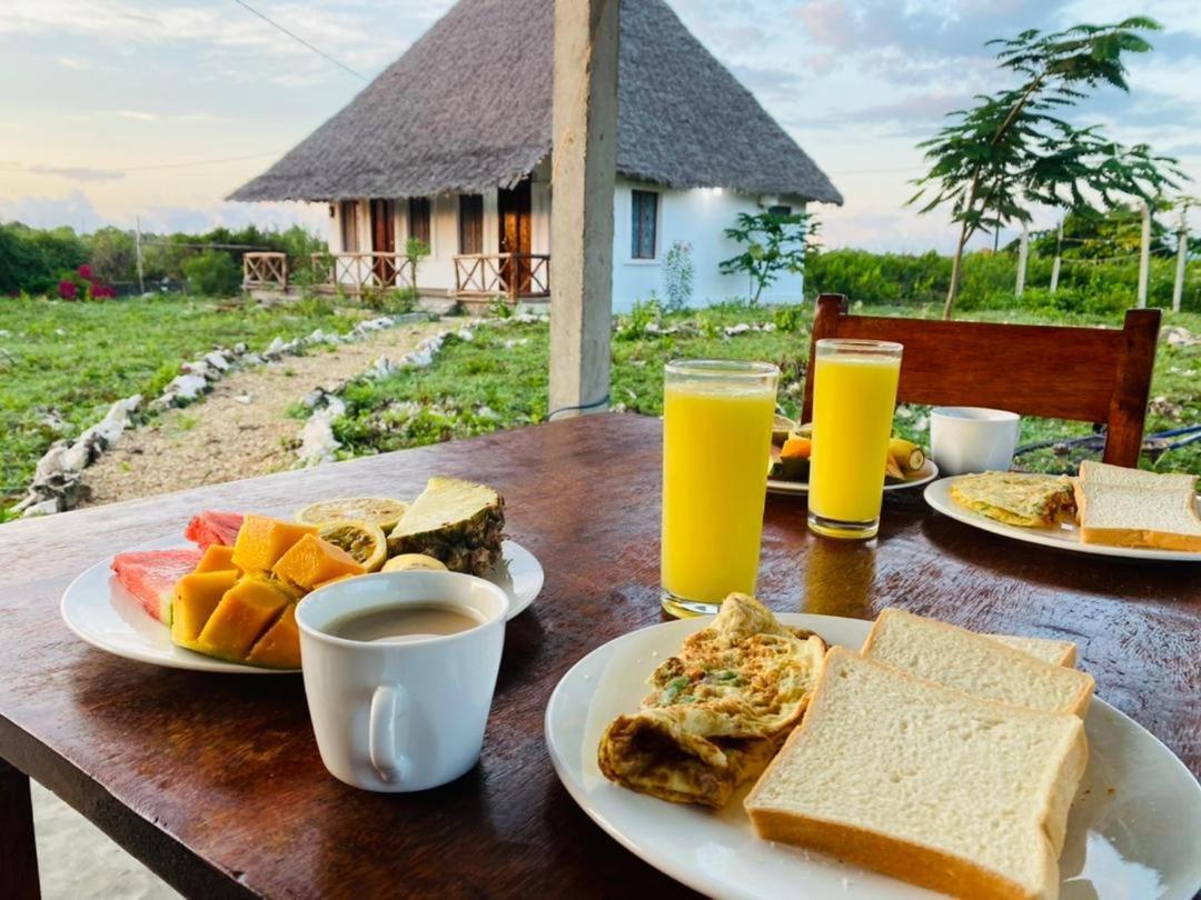 눙귀 Habibis Bottle House B&B 외부 사진
