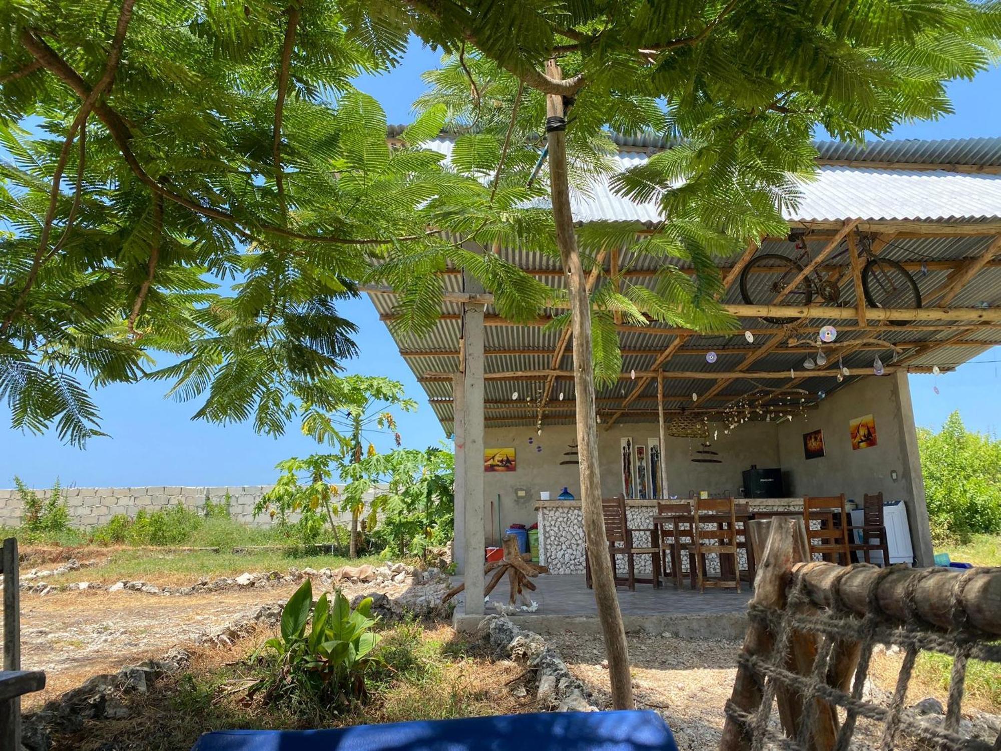눙귀 Habibis Bottle House B&B 외부 사진