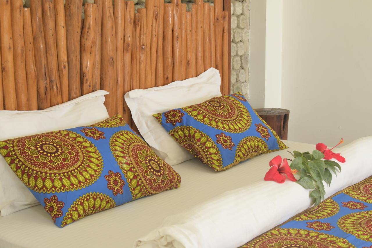 눙귀 Habibis Bottle House B&B 외부 사진