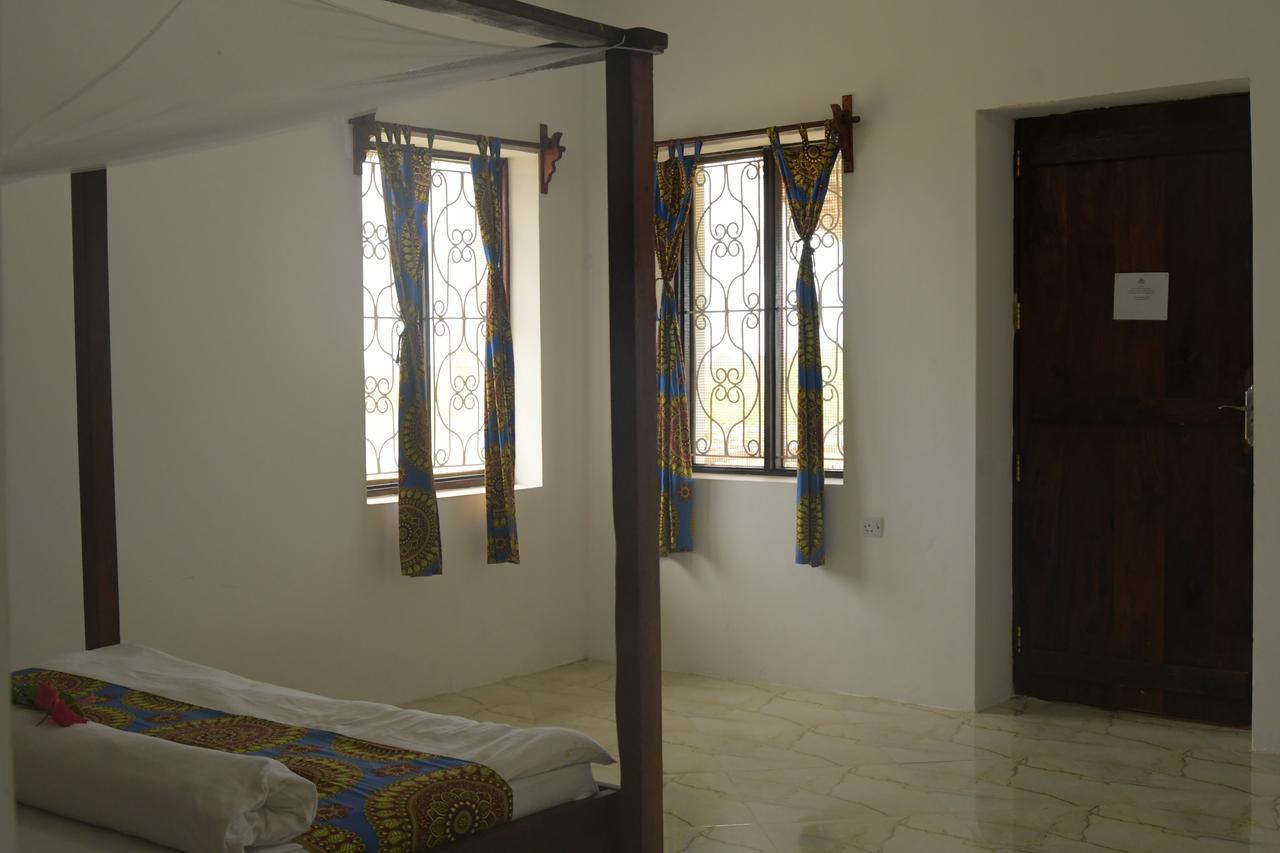 눙귀 Habibis Bottle House B&B 외부 사진