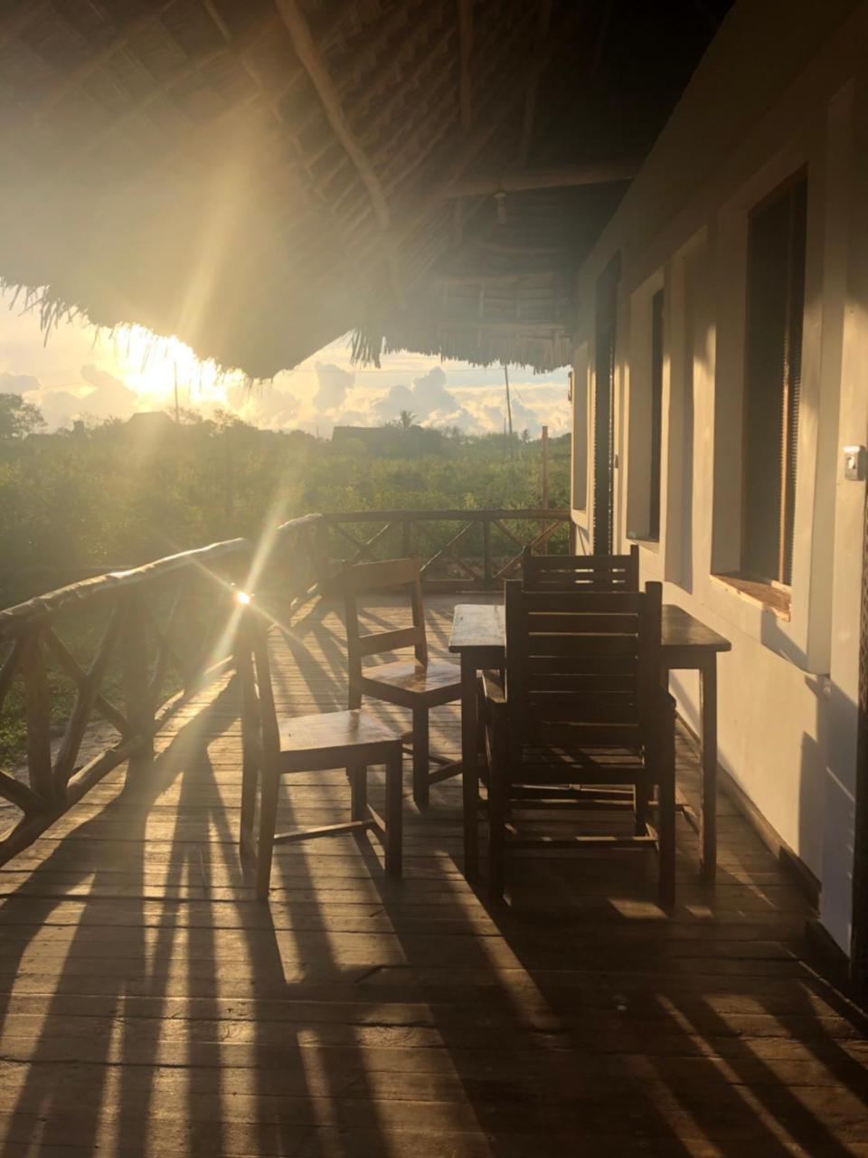 눙귀 Habibis Bottle House B&B 외부 사진